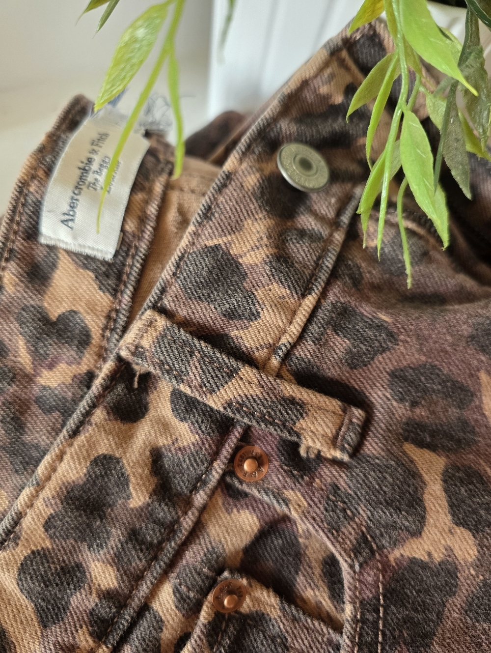 Abercrombie & Fitch Curve Love Low Rise Baggy Jean Leopard 29x30 - Picture 10 of 10